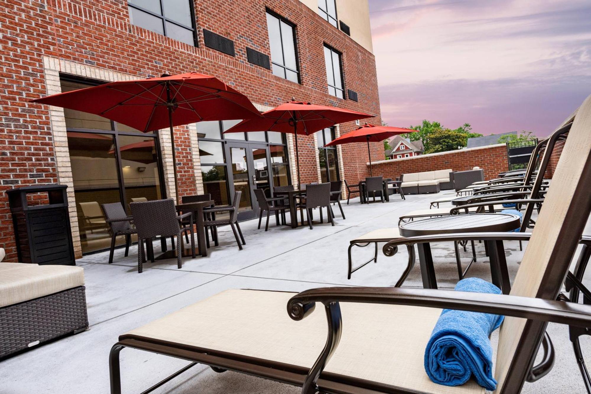 Hotel Courtyard Winston-Salem Downtown Exterior foto