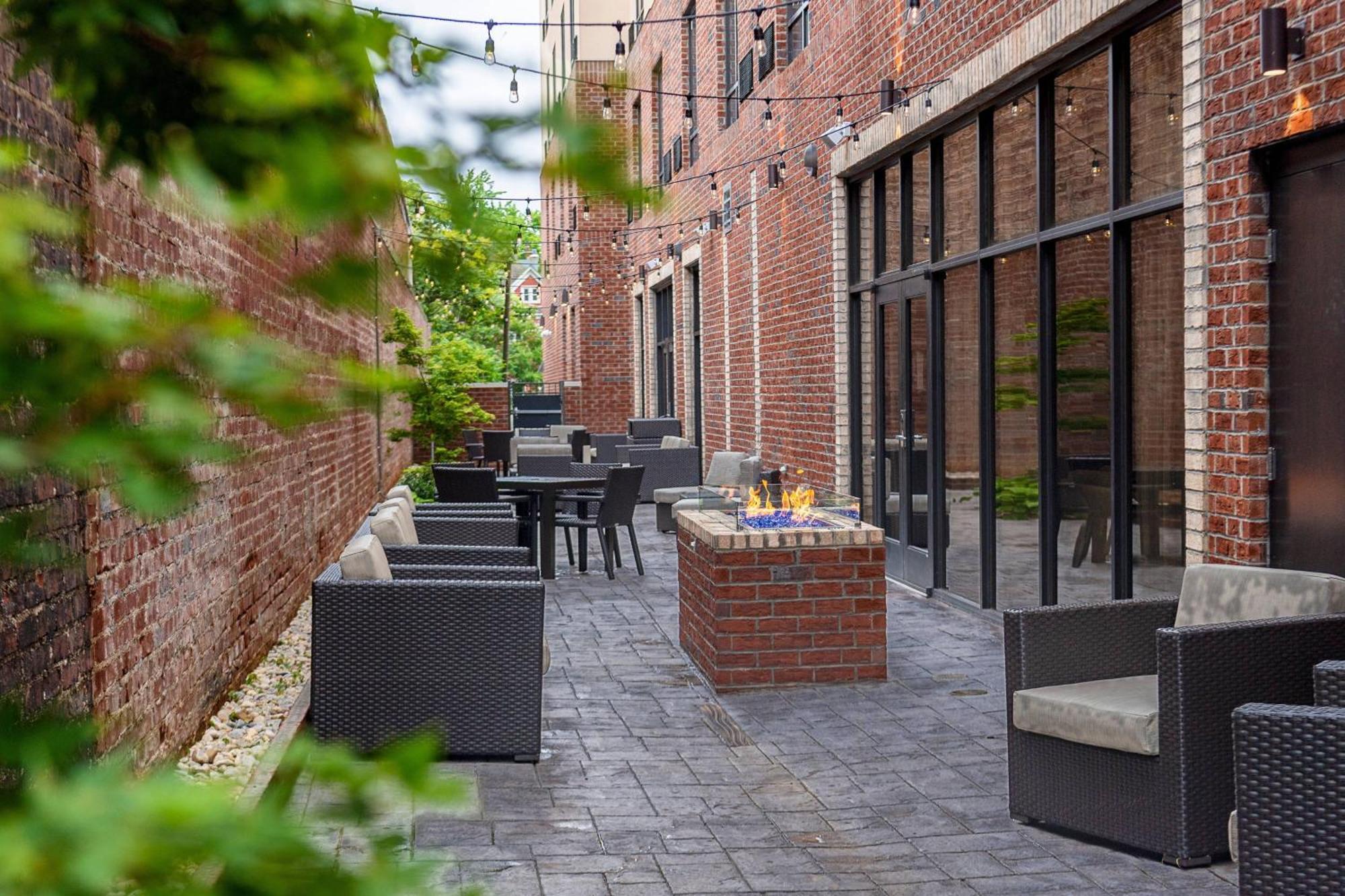 Hotel Courtyard Winston-Salem Downtown Exterior foto